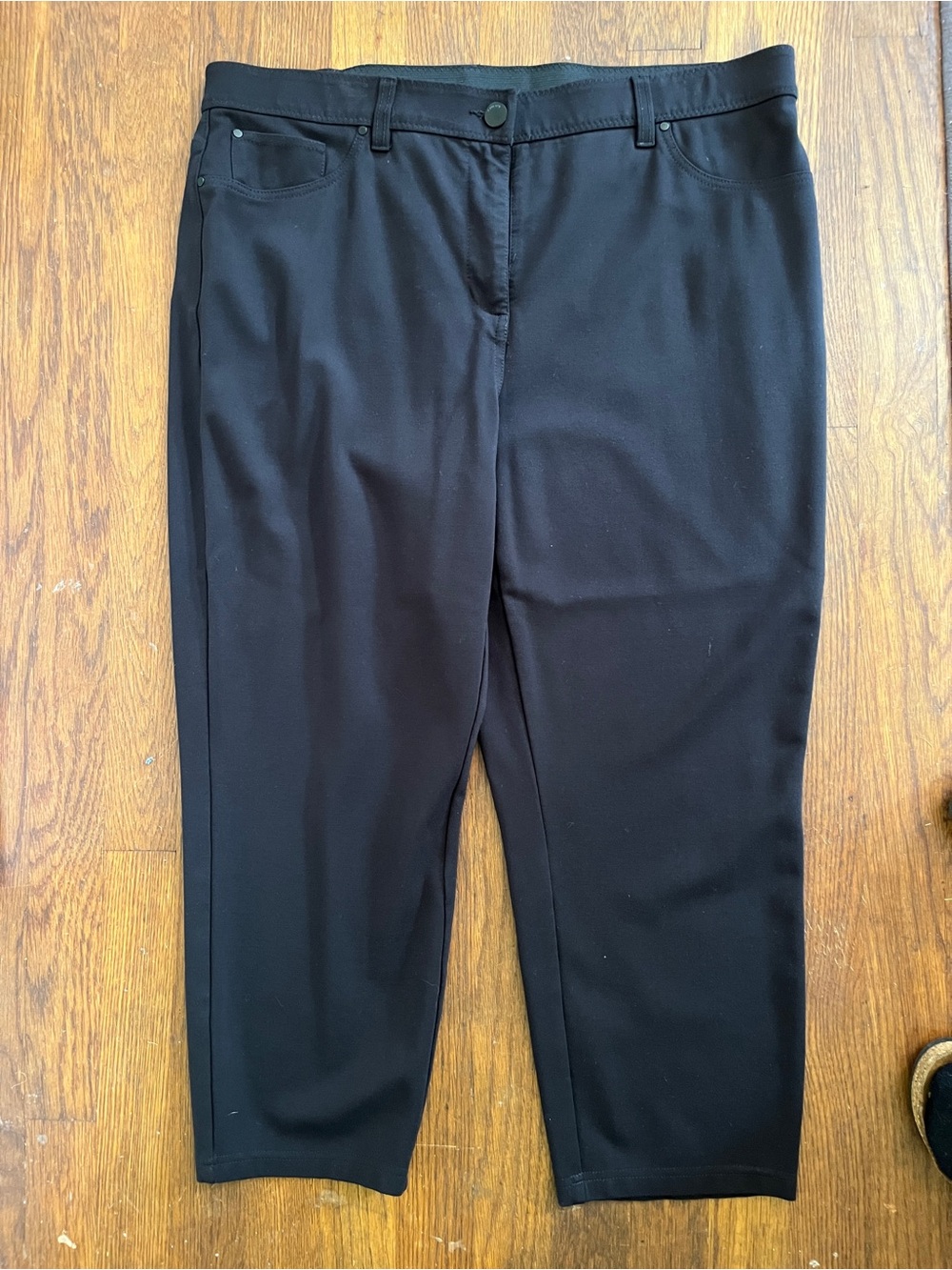 Chico's Black Straight-Leg Stretch Capris